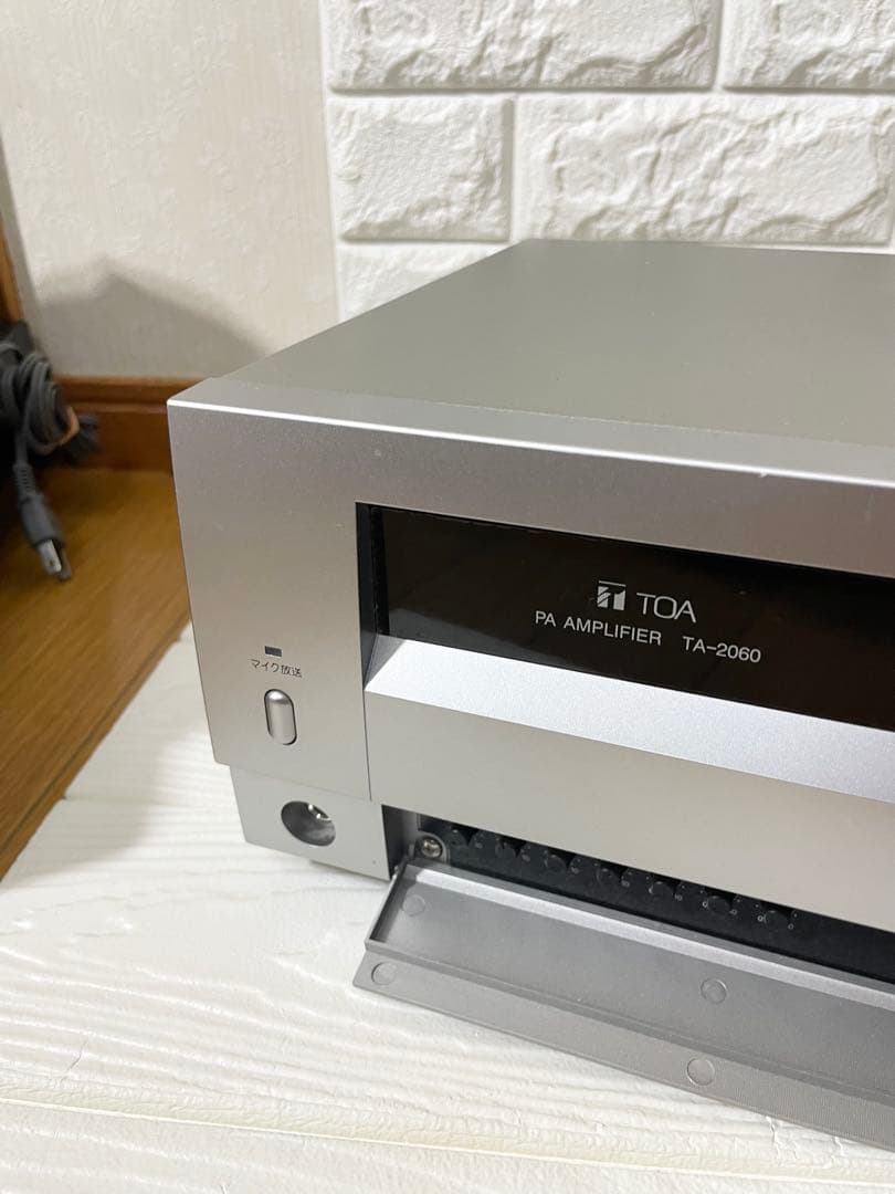 【未使用に近い。】TOA 〔TA-2060〕 卓上型アンプ ６０Ｗ ５局