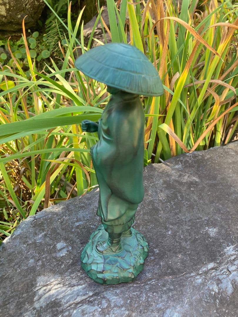 高岡銅器　仏像　親鸞聖人　青緑色の僧侶像