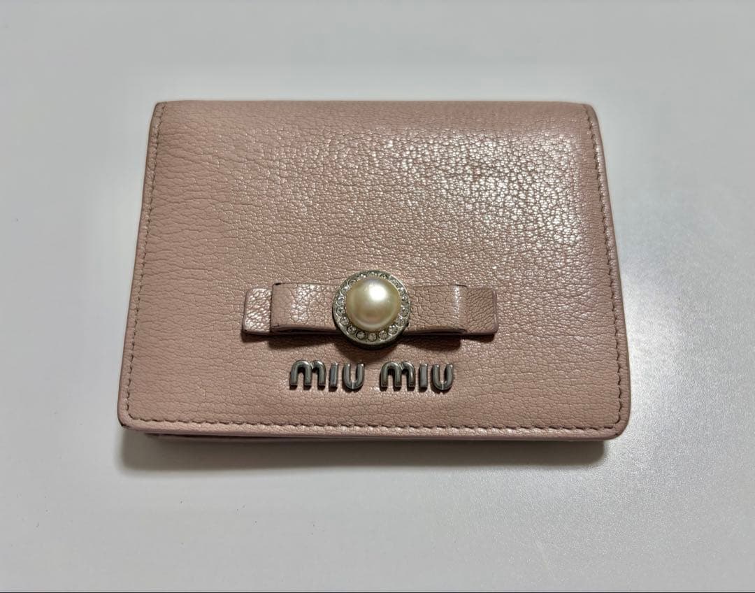 miu miu マドラスパール レザー二つ折り財布