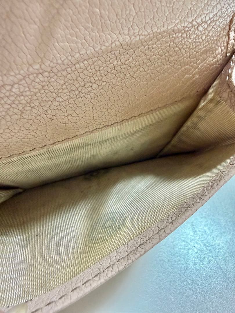 miu miu マドラスパール レザー二つ折り財布