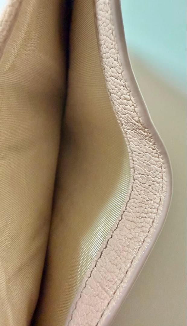 miu miu マドラスパール レザー二つ折り財布