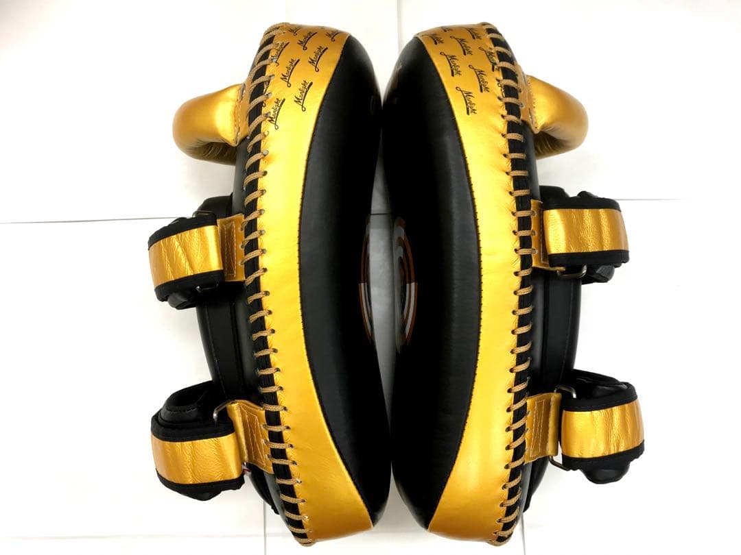 新品　Lサイズ　MAN FIGHT キックミット　黒/金　マンファイト