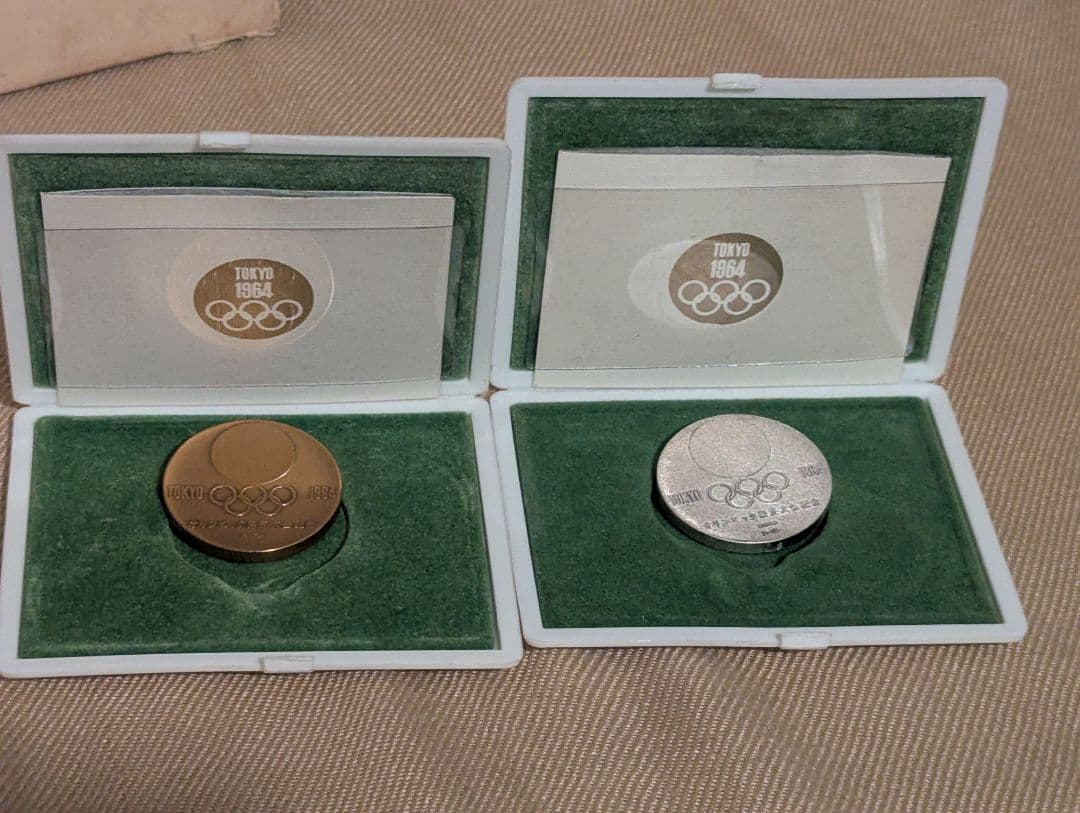 1964年東京オリンピック記念メダル銀・銅2個セット 公式記念冊子