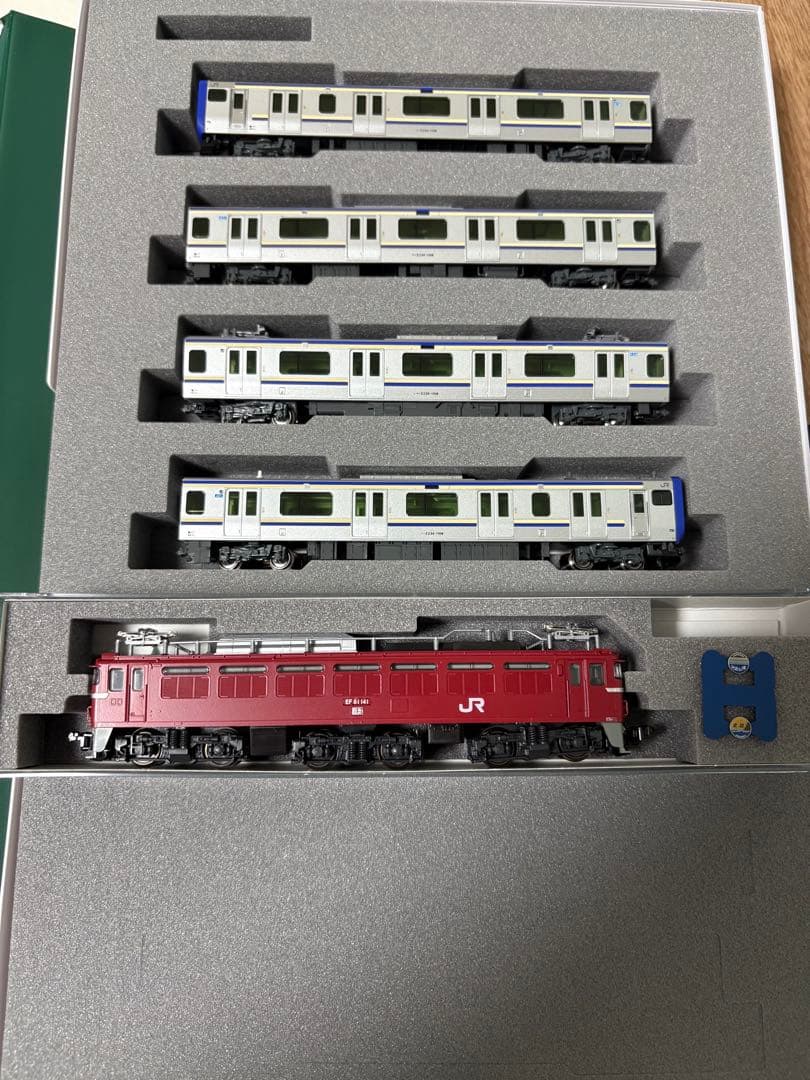 KATO E235系1000番台 EF81 配給セット