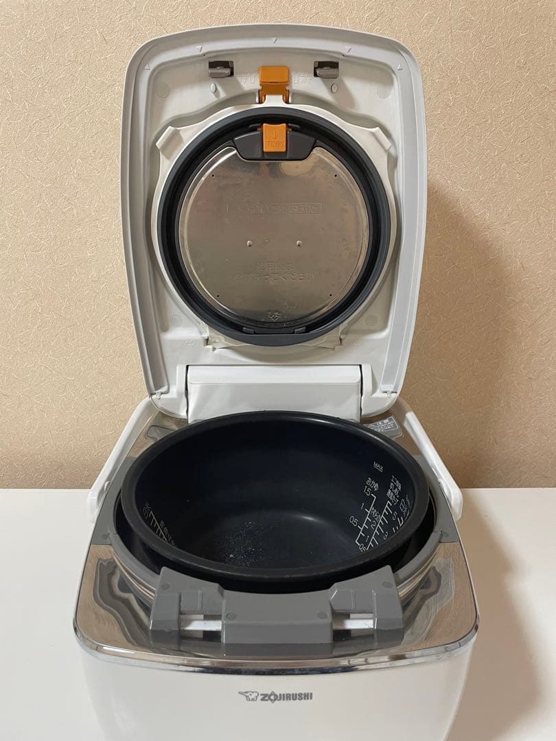 【中古】象印ZOJIRUSHI 圧力IH炊飯ジャー南部鉄器極め炊きNW-AT10
