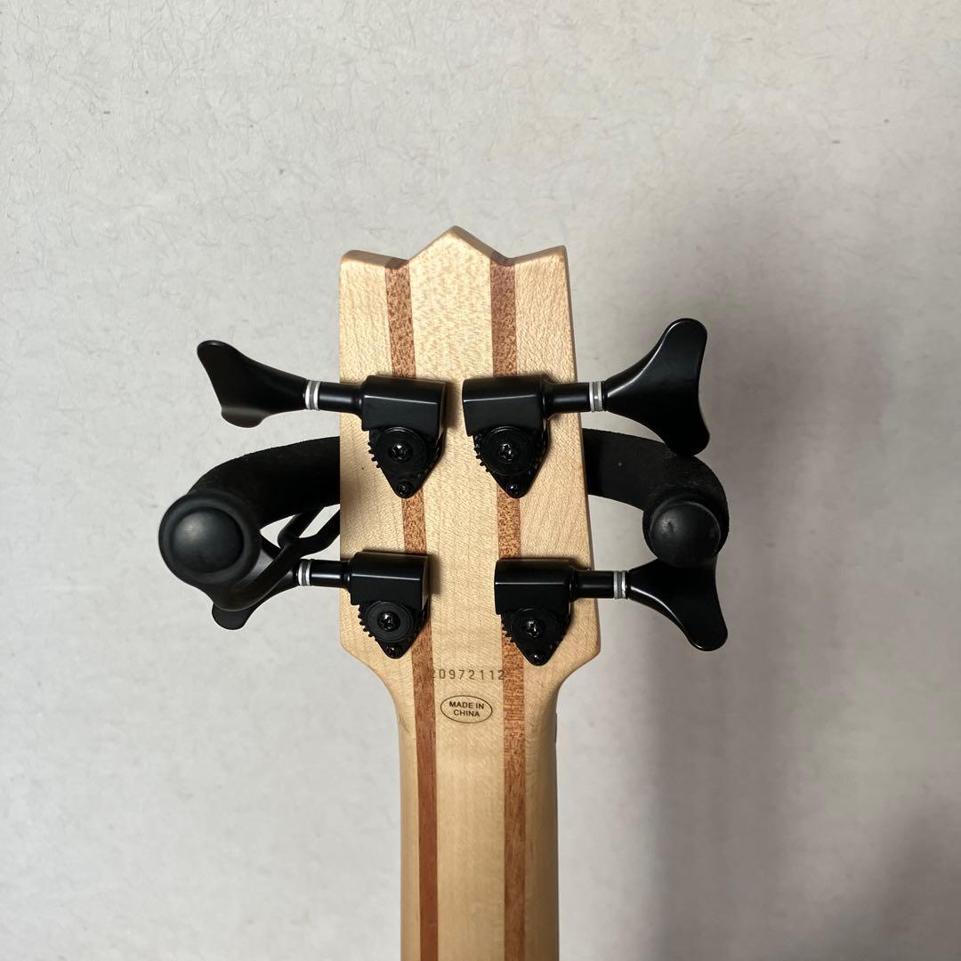 マハロ ウクレレ エレキベース ナチュラル(新品ダダリオ弦付き)