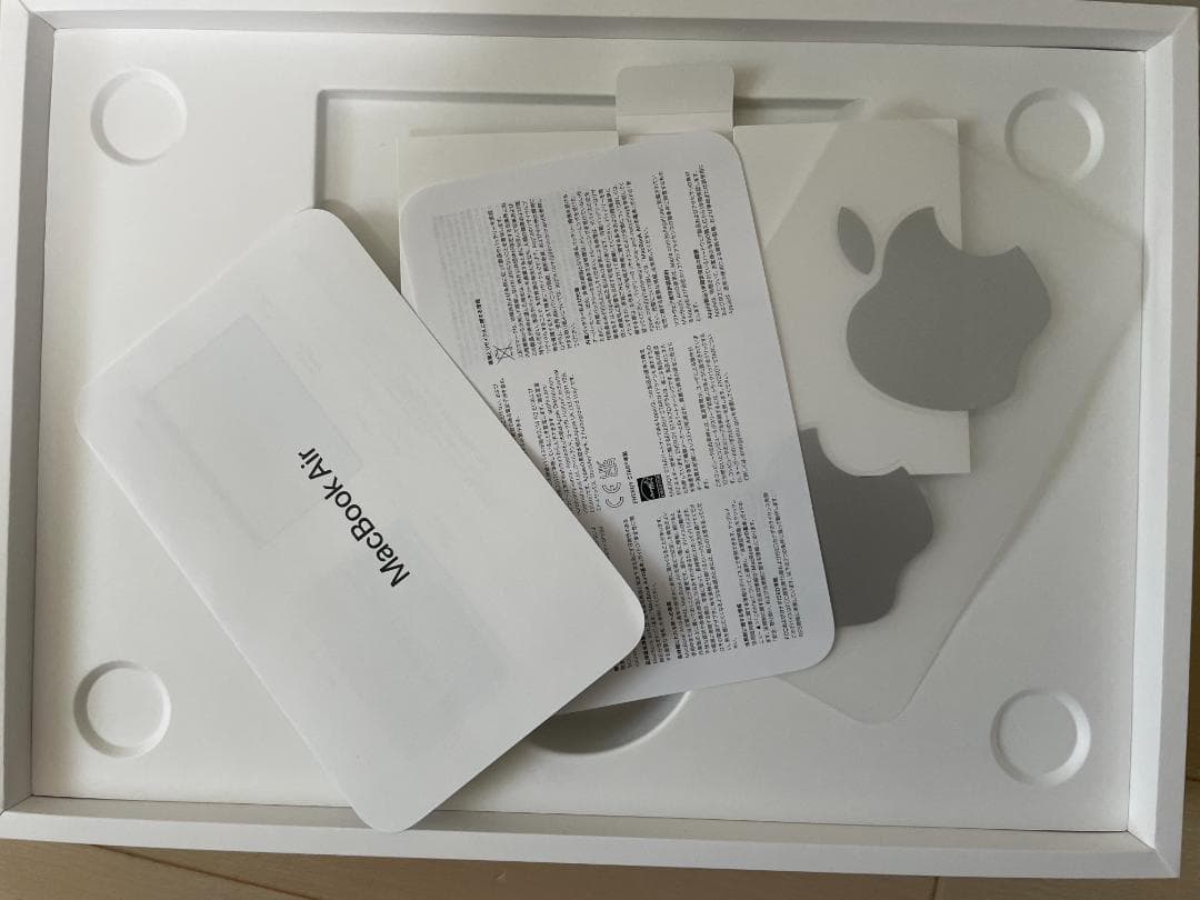 Apple MacBook Air 13.6インチ (A2681)