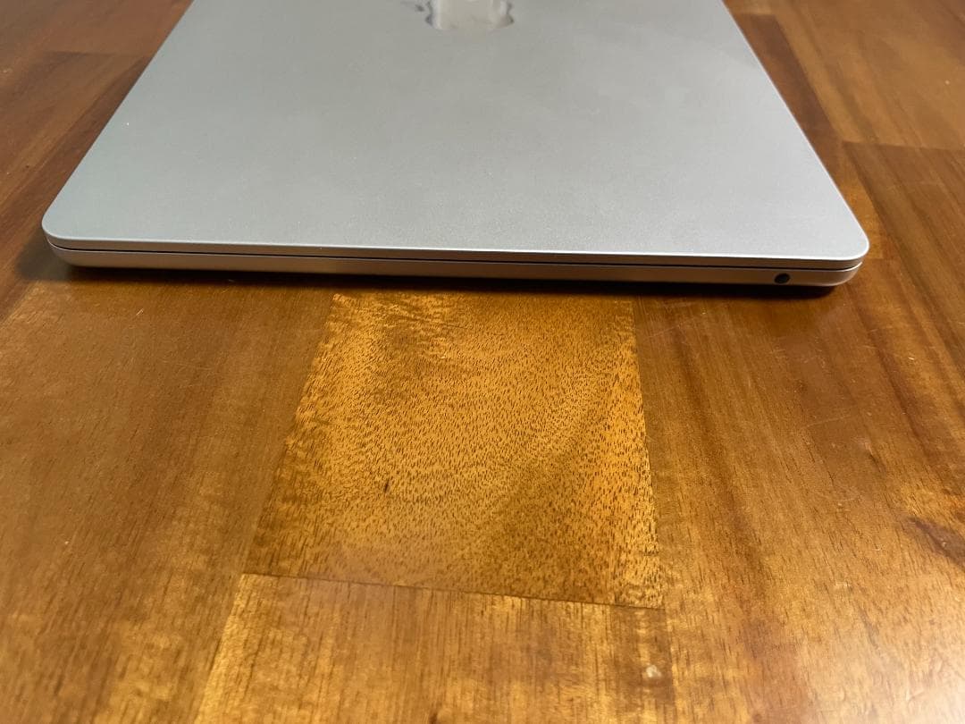 Apple MacBook Air 13.6インチ (A2681)