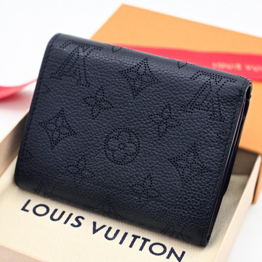 るん ルイヴィトン 財布 イリス コンパクト マヒナ ブラック A707