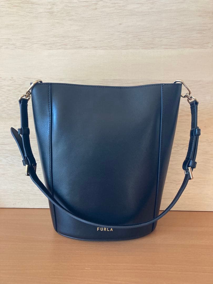 フルラ バケットバッグ 2wayショルダー レザー ブラック ロゴ 証明書付き