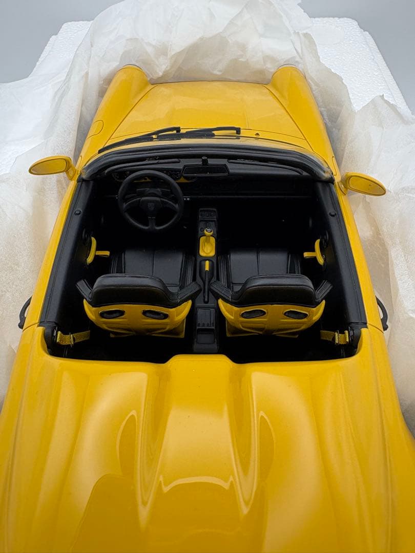 ミニカー Porsche964speedster 1/18 yellow