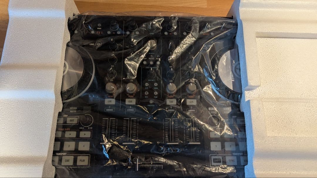 TRAKTOR KONTROL S4MK2 コントローラー