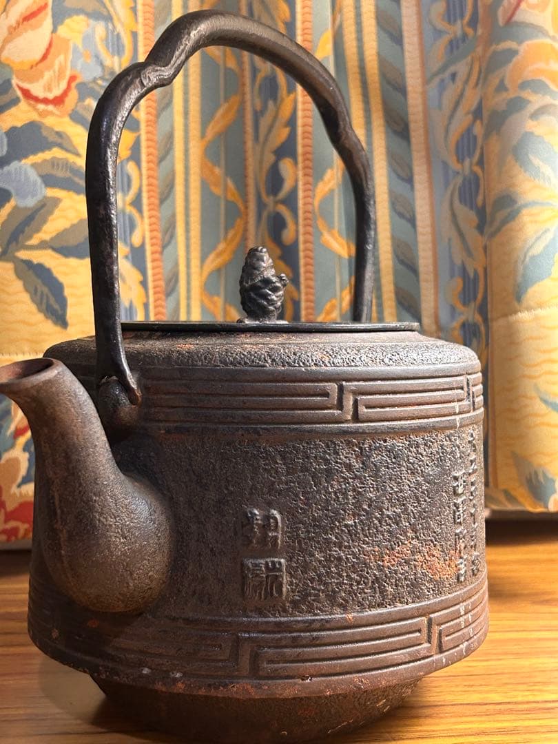 銘 南部鉄器 岩鋳 松の実摘み 寿 鉄瓶 記念日寄贈名あり　茶道具 骨董　当時物