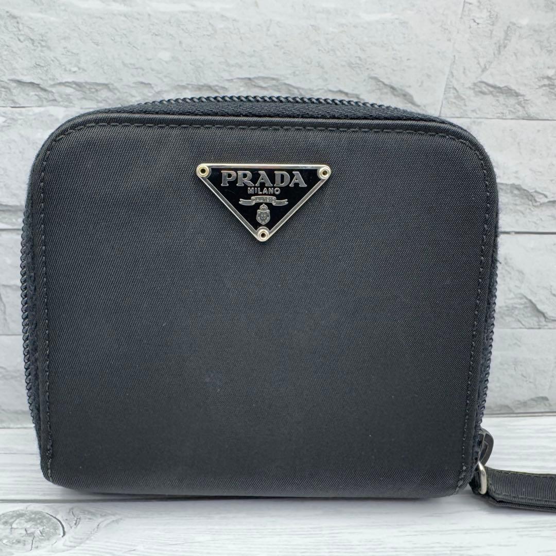 プラダ　二つ折り財布　ラウンドファスナー　三角ロゴ　ナイロン　ブラック