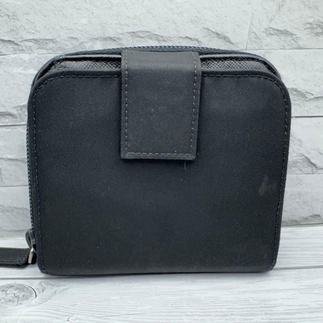 プラダ　二つ折り財布　ラウンドファスナー　三角ロゴ　ナイロン　ブラック