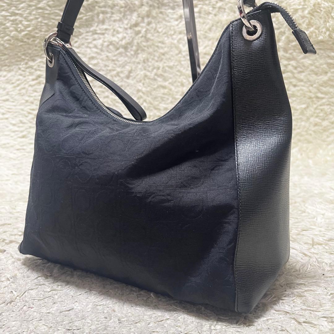 【美品】フェラガモ　ショルダーバッグ　ナイロン　レザー　黒　ガンチーニ　総柄