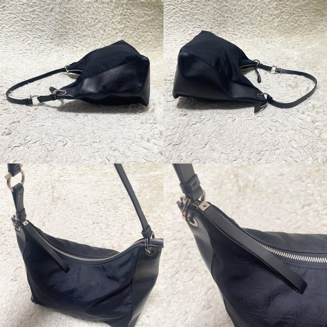 【美品】フェラガモ　ショルダーバッグ　ナイロン　レザー　黒　ガンチーニ　総柄