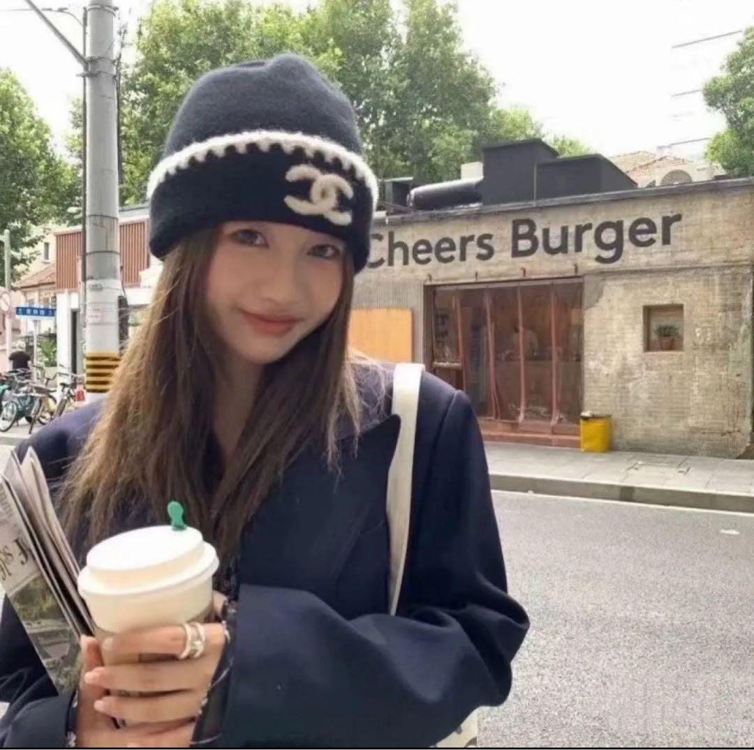 値下げ！新品未使用　シャネル　ニット帽　黒白　CCマーク 超希少