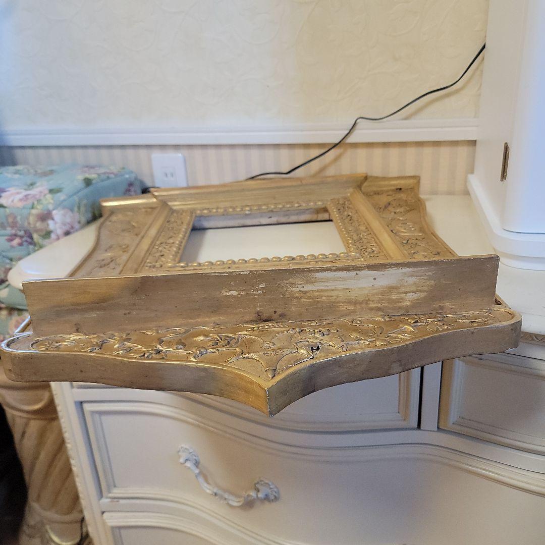 西洋アンティーク　ヴィンテージ　額縁　フレームのみ　金色の装飾額