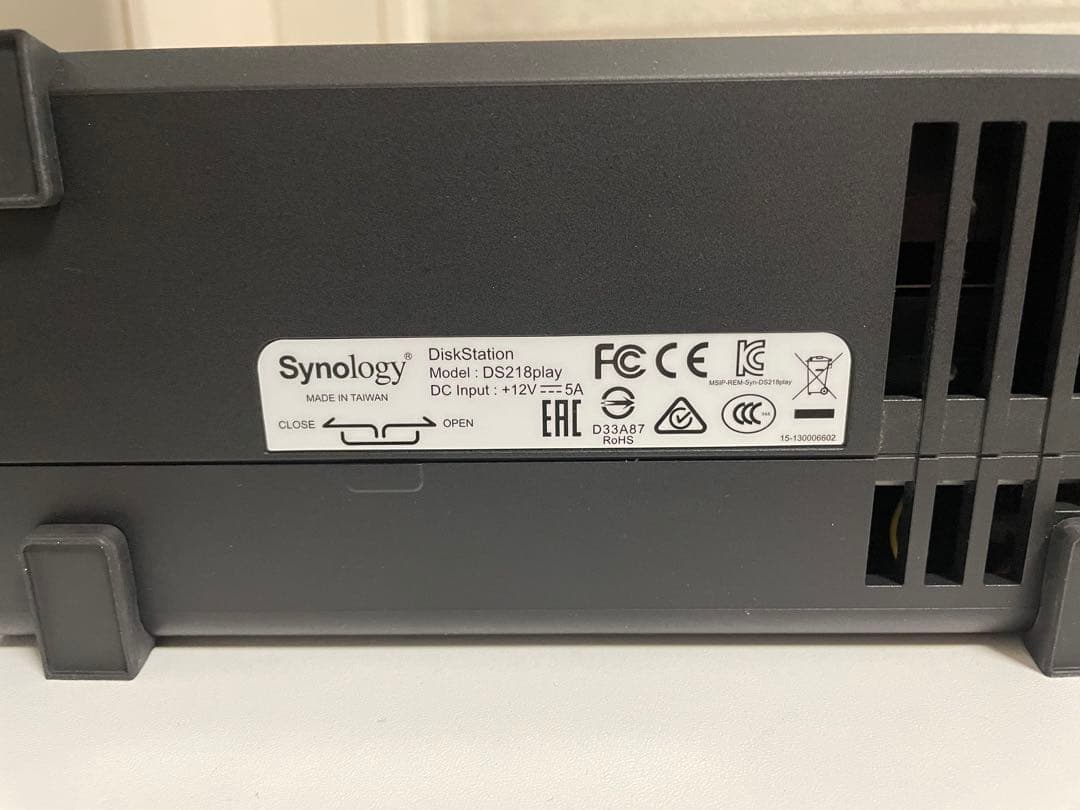 Synology DS218play NAS 本体一式（HDD３TBx 2付き)