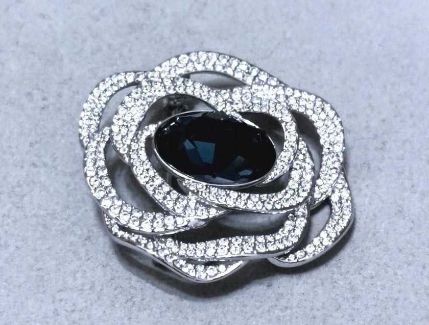 スワロフスキーBarret　ブローチ ブルー　ロジウムプレート　箱付　40936