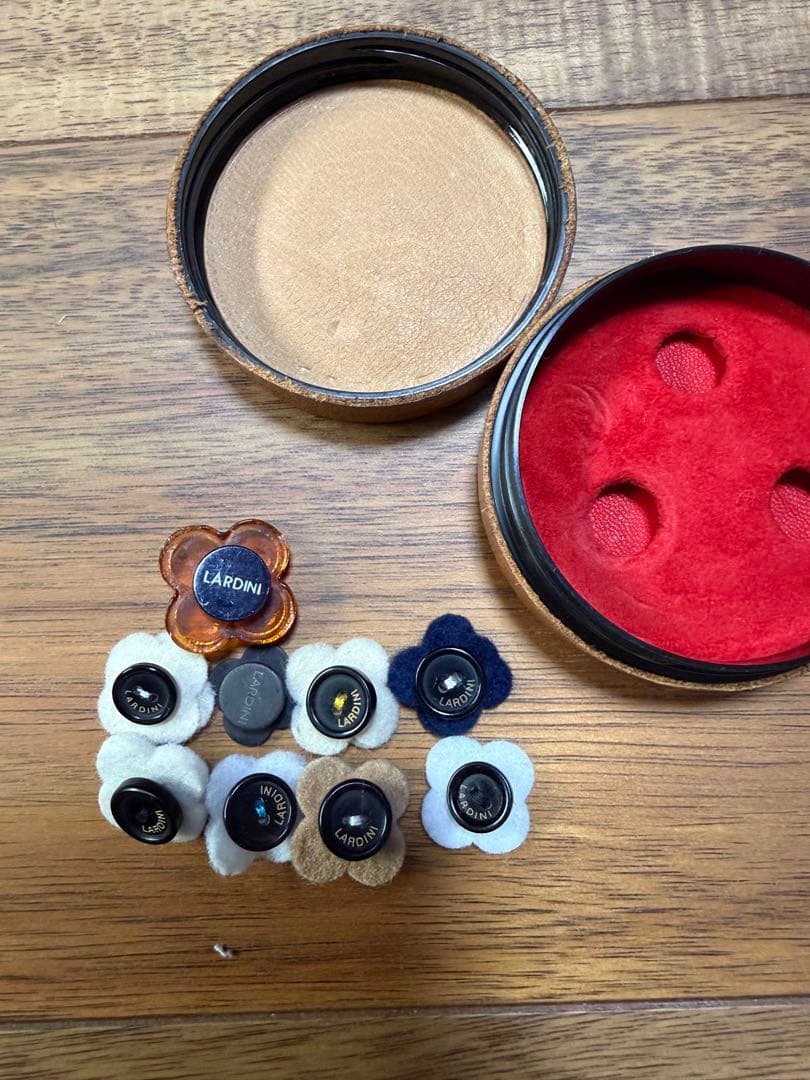 LARDINI ブートニエール9個＋レザーケース＋ショップバッグ