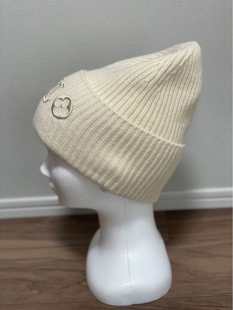 ルイヴィトン　アイボリー ロゴ刺繍 ビーニー