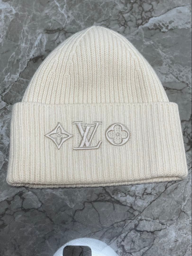 ルイヴィトン　アイボリー ロゴ刺繍 ビーニー