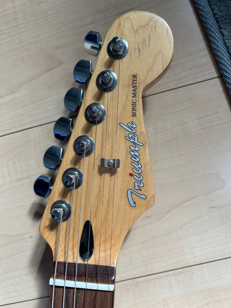 エレキギター　triumph sonic Master