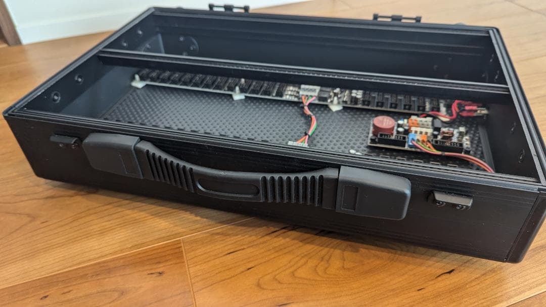 ユーロラックモジュラーシンセケース 6U84HP (Damaru)