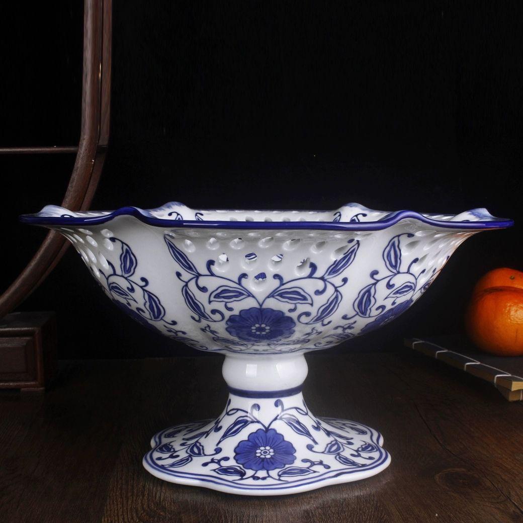 青花透かし彫りの高い足  果物盤果盆 景徳鎮 陶磁器 応接間テーブル 新居 置物