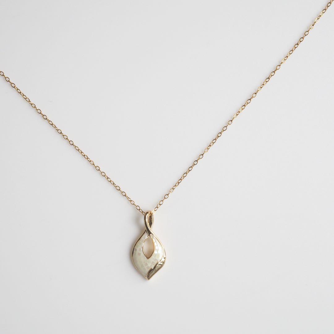 【ほぅ】天然ホワイトシェルの大粒デザインネックレストップ