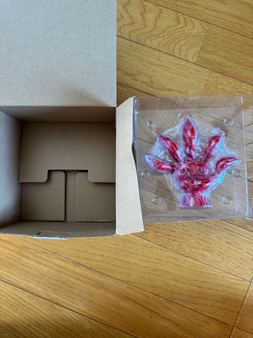 海洋堂　岡本太郎　『呼ぶ-赤い手』 1981年　大日本住友製薬