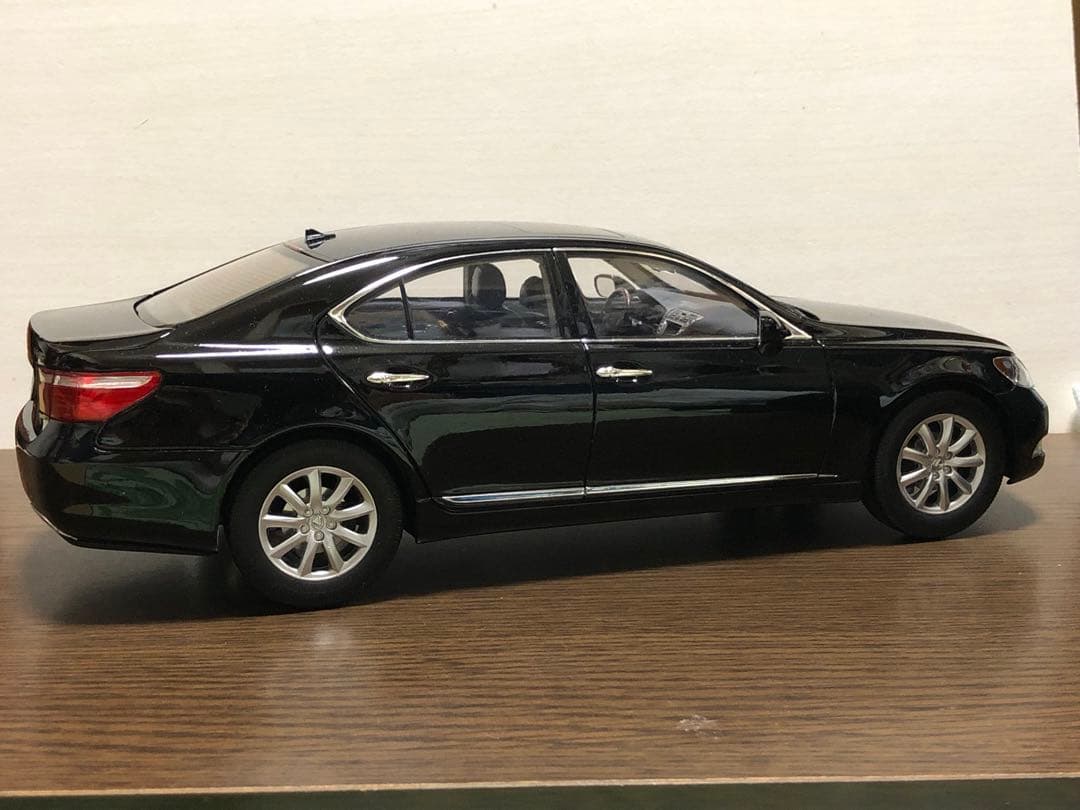 ポ*チ様 1/18 レクサス LS460 ブラック ミニカー NOREV