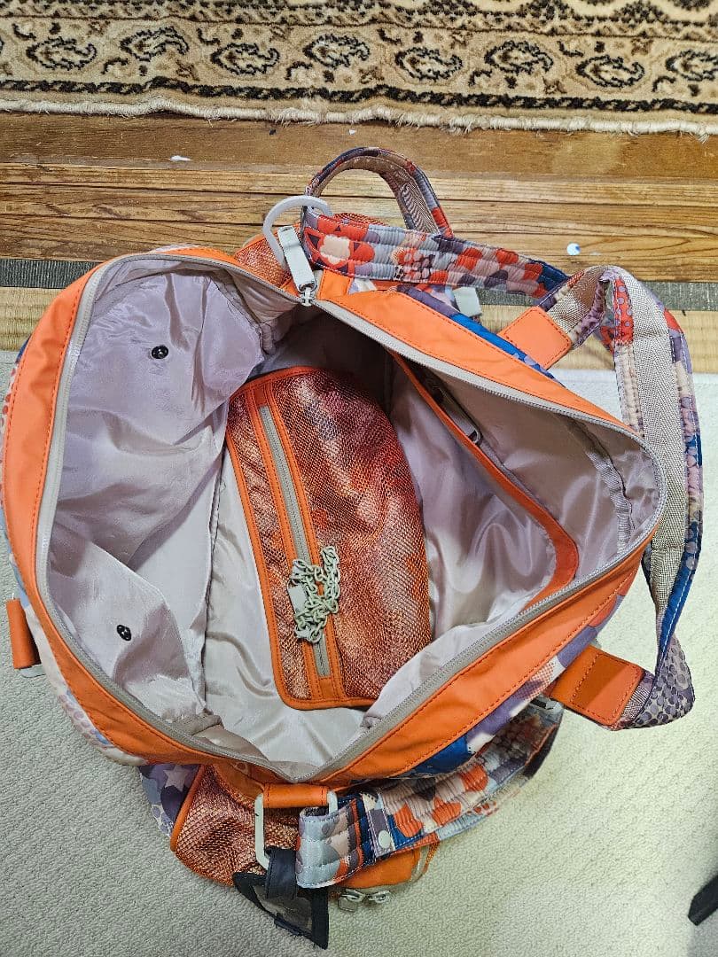 LeSportsacとステラ・マッカートニーのコラボレーションバッグ