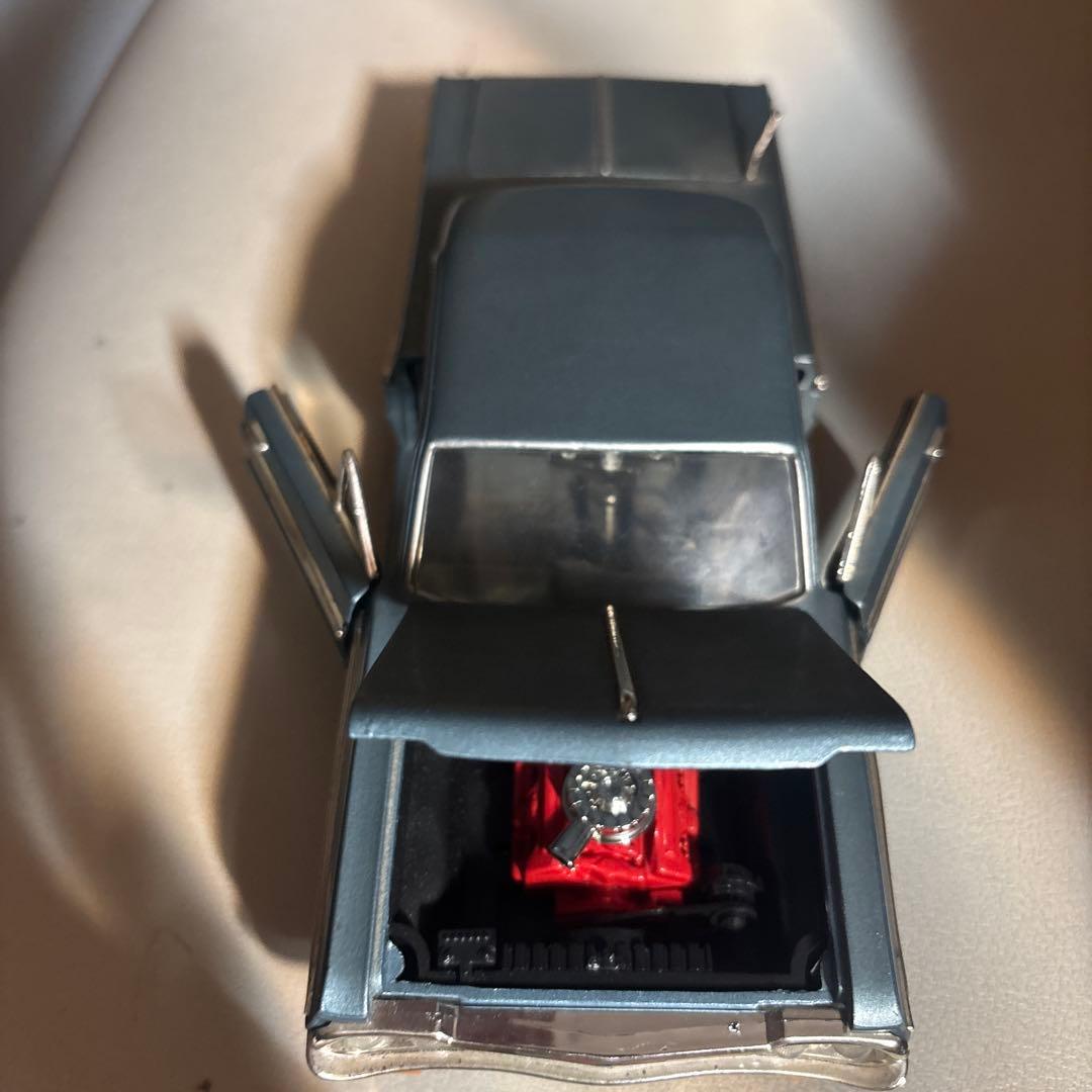 グレー ミニカー 赤色エンジン