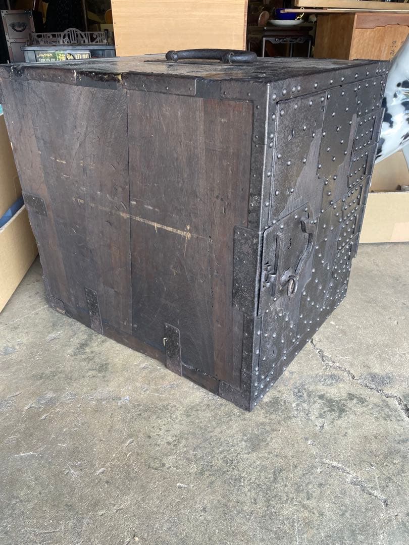 骨董 船箪笥 (金庫) 時代和箪笥 鉄地金具　　チェスト 金具装　昭和レトロ