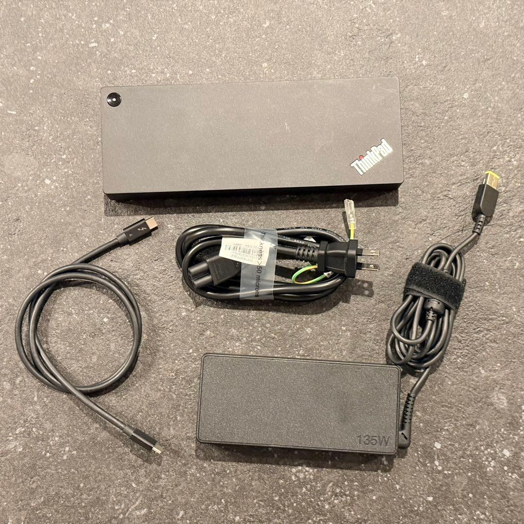 ThinkPad ユニバーサル Thunderbolt 4ドッキングステーション