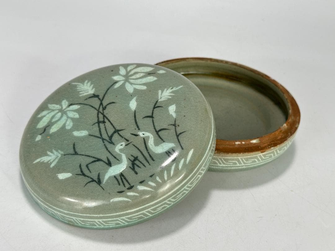 韓国美術　高麗青磁　黒白象嵌　花卉文　香合　時代　古物　朝鮮古陶磁