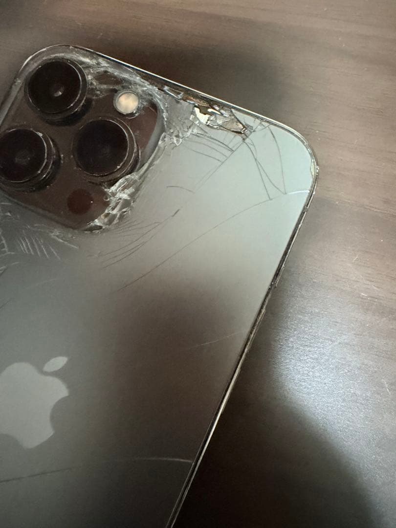 iPhone13promax 背面割れ