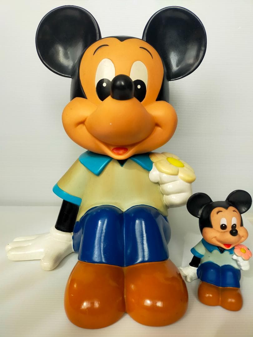 三菱銀行　貯金箱　カウンター用２体、小８体　ミッキー　ミニー