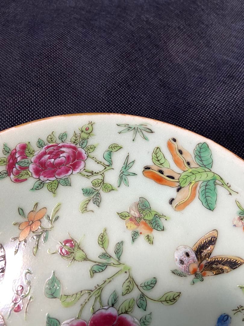 中国古美術品　大清嘉慶時代　同泰款 花卉蝶鳥中皿　本物保証　22cm
