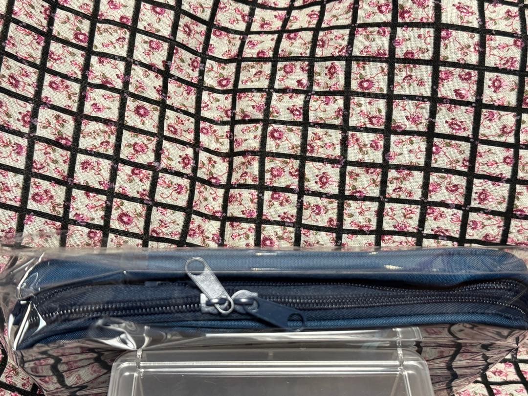 未使用　Ado イラスト ポーチ ネイビー