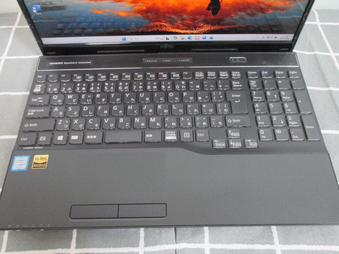 富士通ノートPC Corei7 第8世代、バッテリー93%、ブルーレイ