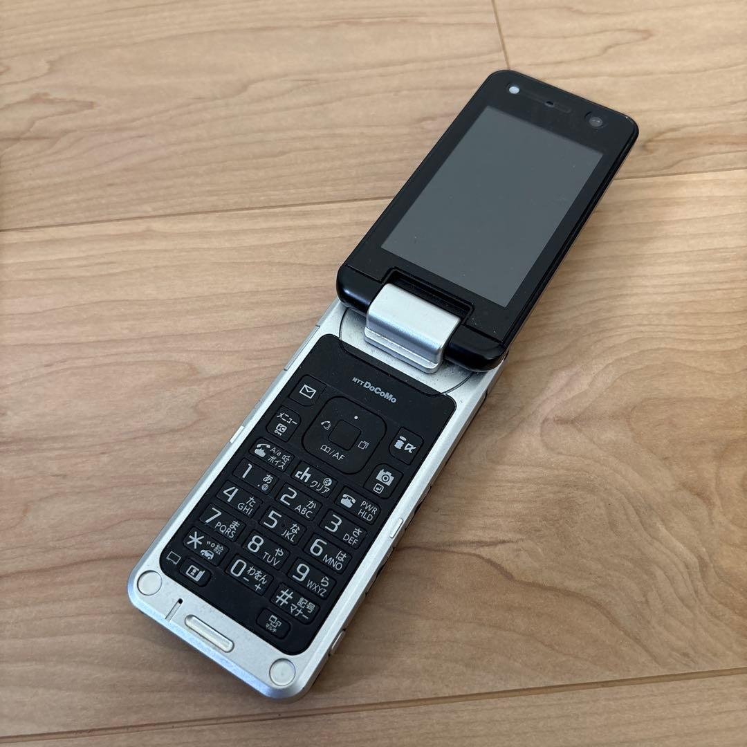 P903iTV NTT docomo 携帯電話　折りたたみ式