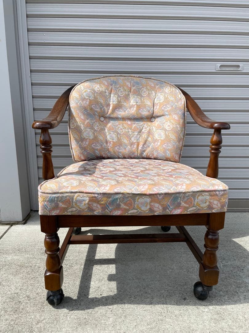 カリモク　ダイニング　アームチェア　キャスターつき　①