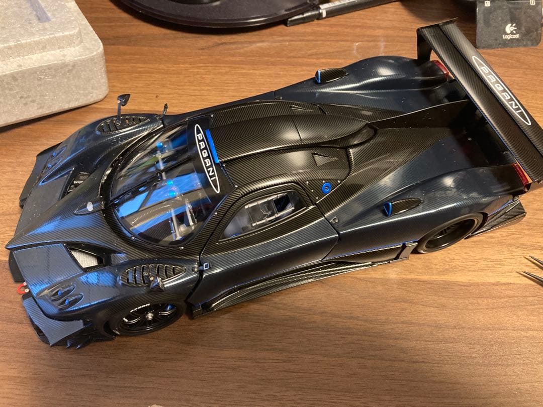 【美品】1/18 AutoArt パガーニ Zonda Revolution