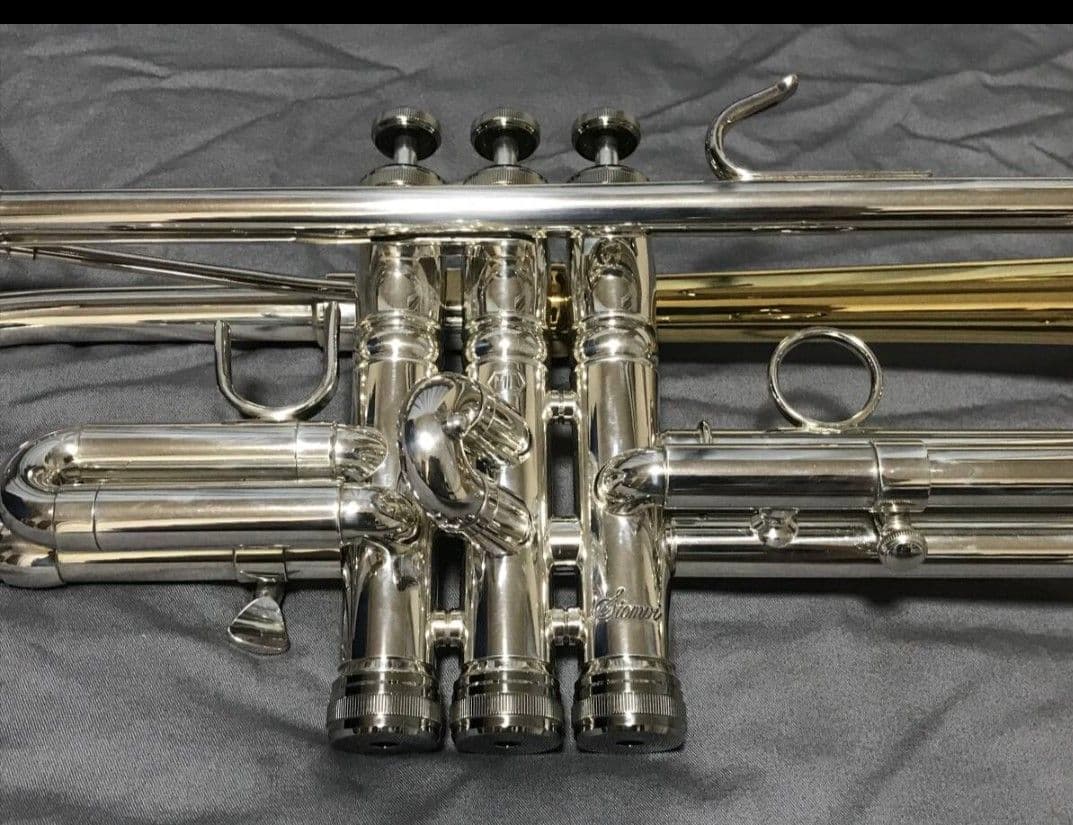 ストンビ　Master　B♭トランペット　替えベル付き