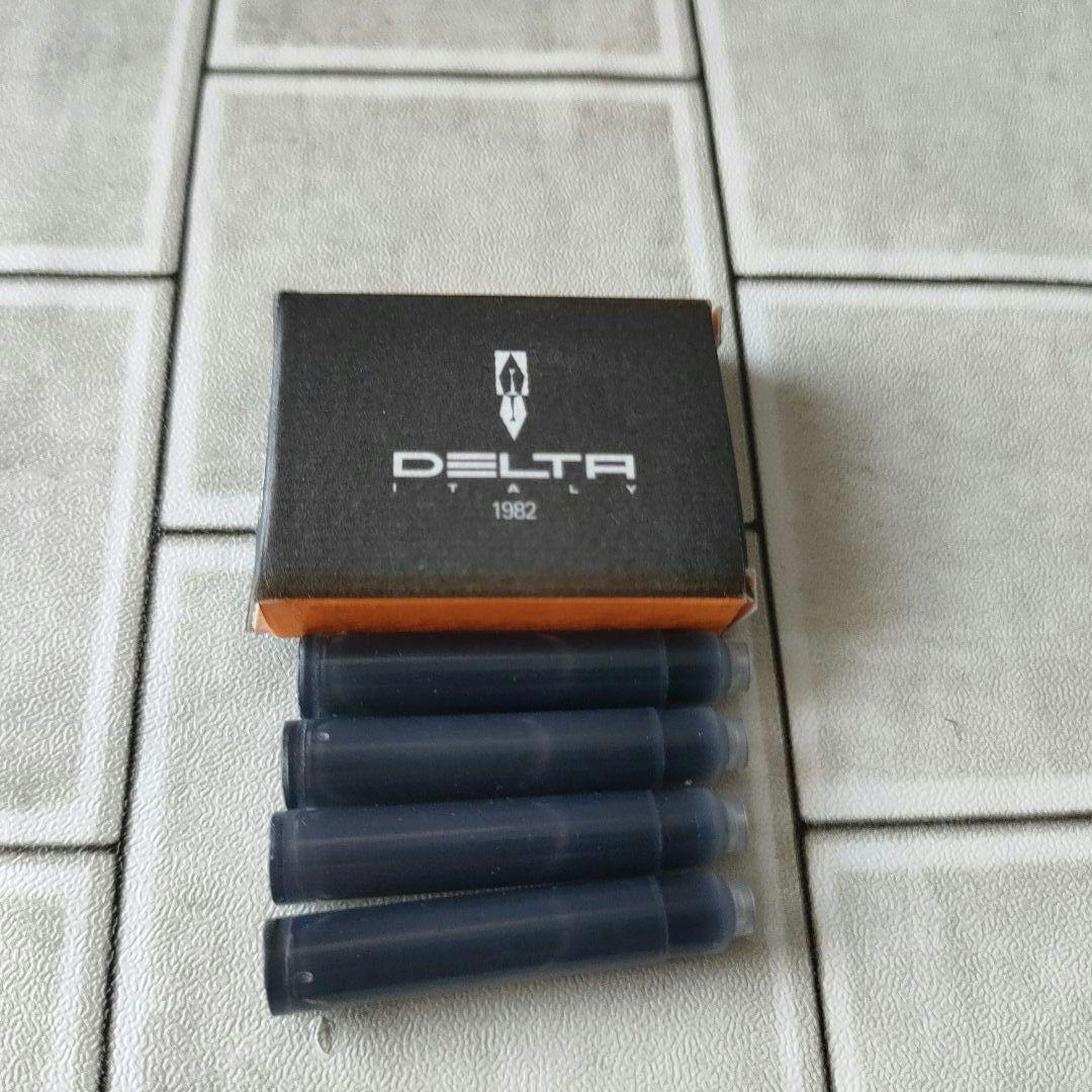 デルタ（delta）ドルチェビータ　万年筆　ボールペンセット　箱付き