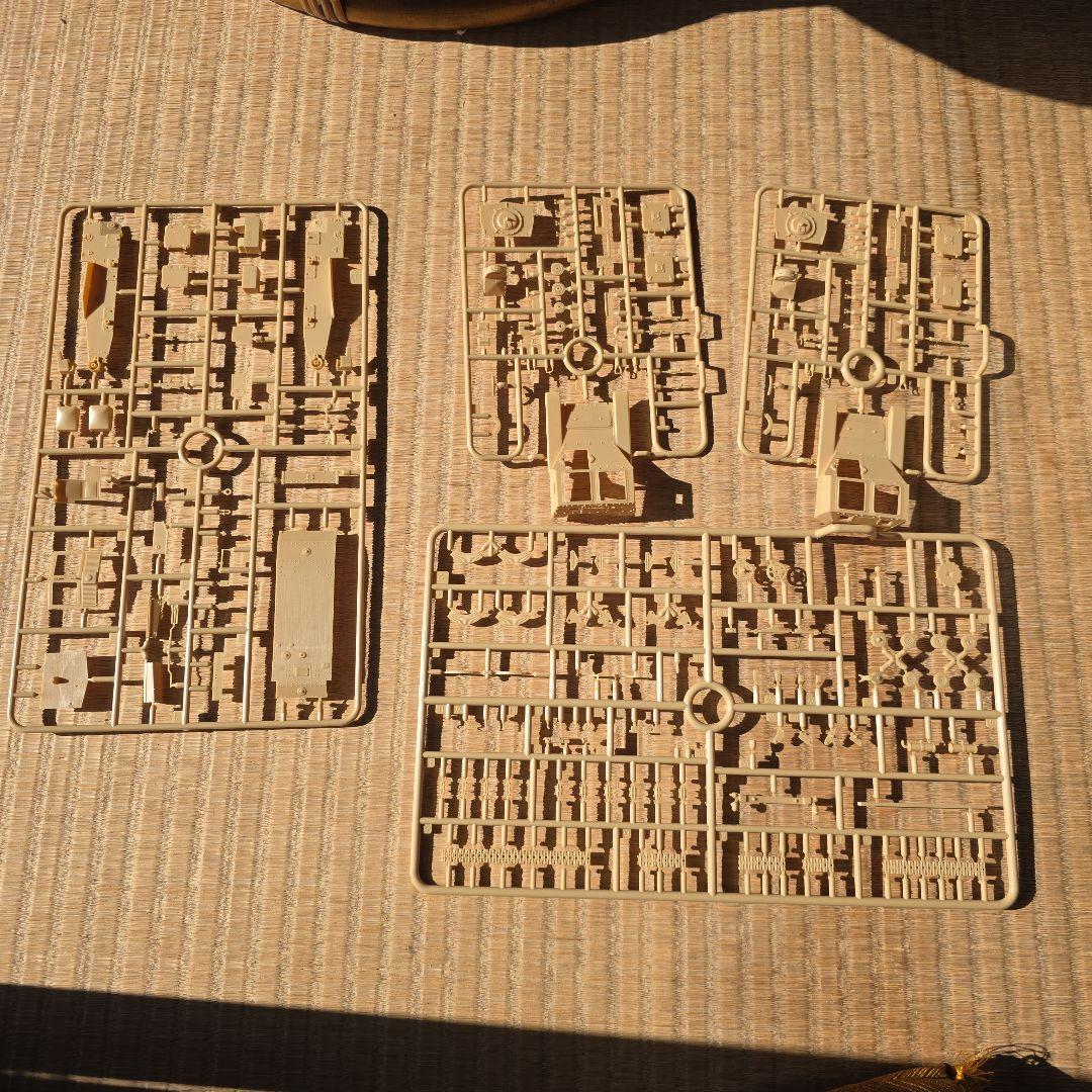 プラッツ　1/35 ガルパン　CV33 カルロ・ベローチェ　未組立　特典付き